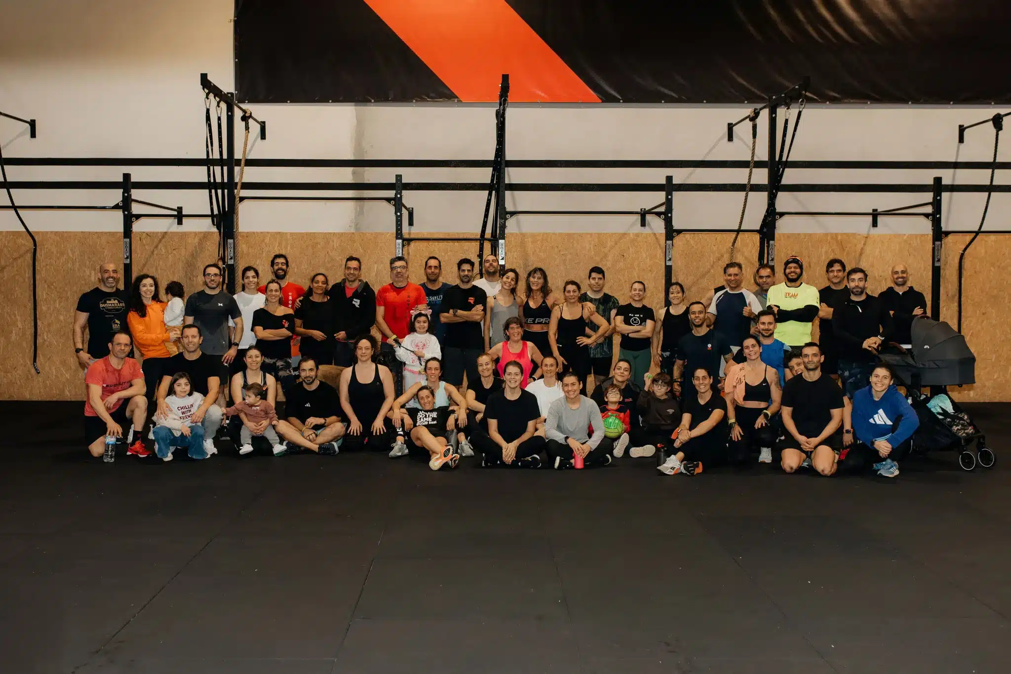 Comunidade de CrossFit reunida no ginásio Revolution Fitness